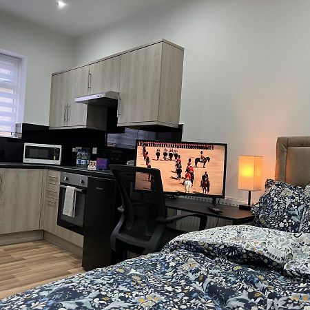 Mia Residence - Entire Studio Apartment - City View - London - Next To Ealing Broadway Station 外观 照片