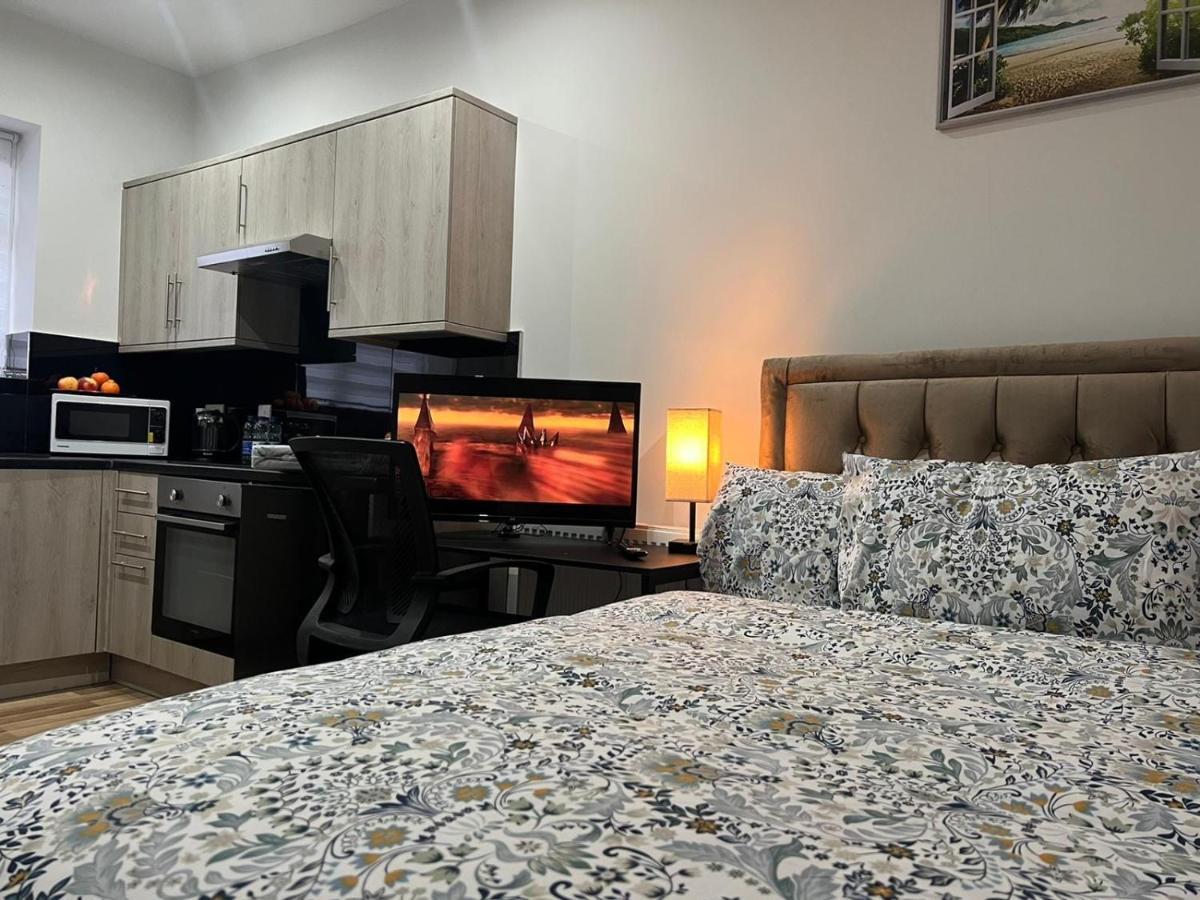Mia Residence - Entire Studio Apartment - City View - London - Next To Ealing Broadway Station 外观 照片