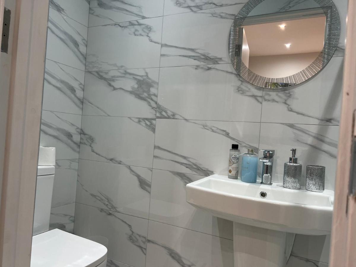 Mia Residence - Entire Studio Apartment - City View - London - Next To Ealing Broadway Station 外观 照片