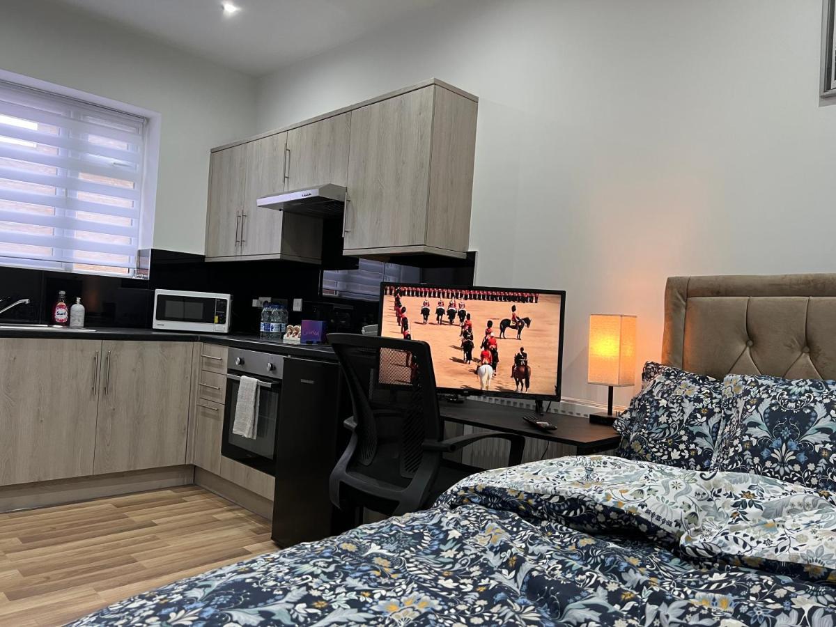 Mia Residence - Entire Studio Apartment - City View - London - Next To Ealing Broadway Station 外观 照片