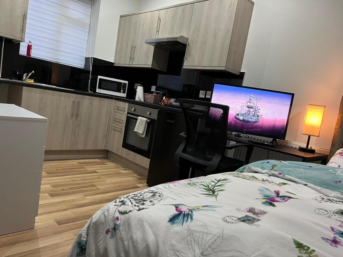 Mia Residence - Entire Studio Apartment - City View - London - Next To Ealing Broadway Station 外观 照片